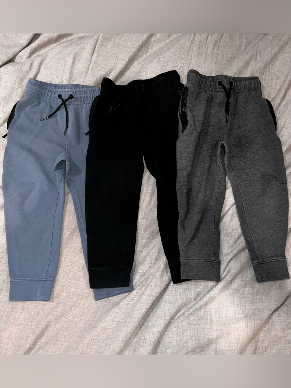 Old Navy Dynamic Fleece Joggers 3T - Black, Grey and Blue